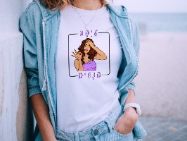 חולצת טריקו בייסיק לבנה עם הדפס, חולצות שנונות - עייפה בנשים