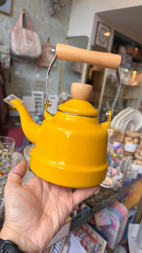 קומקום אמייל צהוב