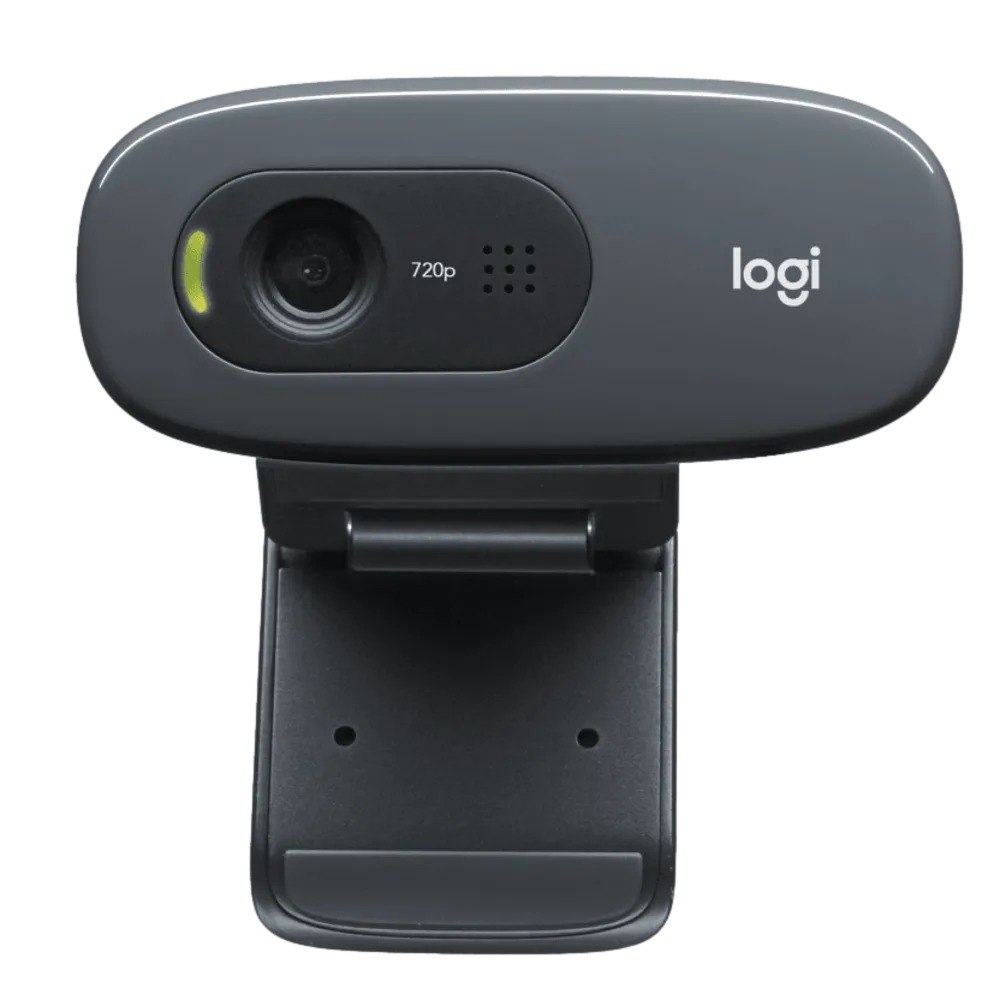 מצלמת רשת Logitech C270 HD – המצלמה בצבע אפור כהה עם נורית חיווי ירוקה מונחת על רקע לבן USB
