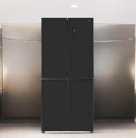 מקרר 4 דלתות זכוכית ג'רמיין - Germaine GR-7700 בחדר