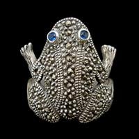 טבעת כסף "צפרדע" משובצת מרקזטים ואבני ספיר RG5559 | תכשיטי כסף 925 | טבעות כסף