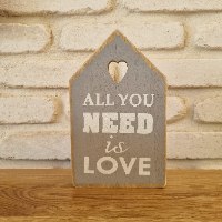 בית עץ עם לב - אפור all you need is love