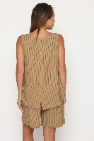 חליפת פסים חומה