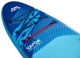 גלשן סאפ מתנפח Aqua Marina Vapor BT-26VAP – תקריב של גלשן הסאפ הכחול מציג חבלי בנג י רצועה אדומה וכיתוב VAPOR