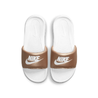 Nike Victori One Slide כפכפי סלייד נייק לבן לוגו זהב נחושת נשים | NIKE