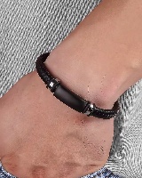צמיד עור לגבר עם פלטה שחור