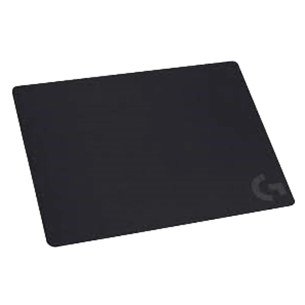 משטח עכבר גיימינג מבד Logitech G240 – משטח עכבר שחור מלבני עם לוגו G בפינה הימנית התחתונה