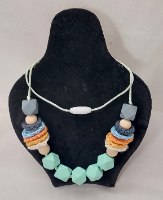 שרשרת חרוזי סיליקון משושים, חרוזי עץ וחרוזים סרוגים