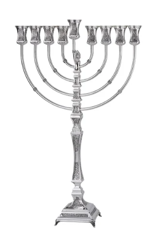 חנוכיה מכסף טהור לבני  ריקוע M 1