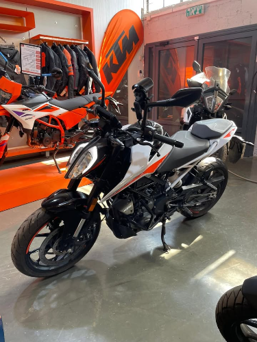 2023 KTM 390 duke
