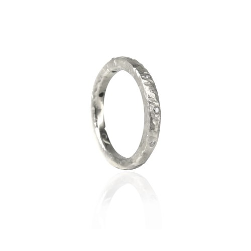 טבעת יהלומים בסגנון מחוספס מזהב לבן 14 קארקט