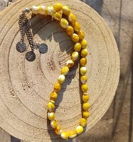 מסבחת וינטג' אובאלית צהוב-שיש – עם 3 מטבעות עות'מאניים