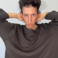חולצה מדגם איה (שרוול 3/4) בצבע פחם - אחרונה במלאי במידה 18