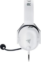 אוזניות גיימינג צבע לבן Razer BlackShark V2 X Xbox – פריט בודד בצבע לבן עם מיקרופון שחור מחובר על רקע לבן