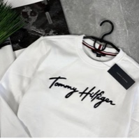 פוטר לבן כיתוב רקום טומי הילפיגר Tommy Hilfiger