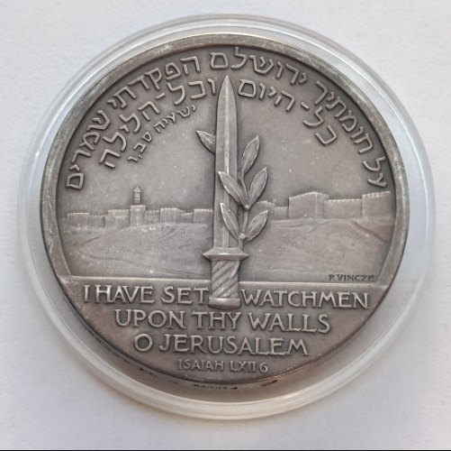 כח אייר תשכ"ז 1967- מדליה כסף/999, 38 מ"מ, עיצוב:פול וינצ'ה (Paul Vincze), "ישנומט", הנפקה פרטית