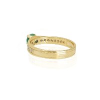 טבעת אמרלד ויהלומים - טבעת עם אמרלד