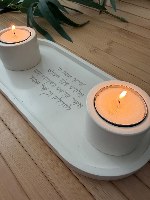 מעמד הדלקת נרות אובלי בטון +זוג פמוטים נקי/נגיעות מתכת