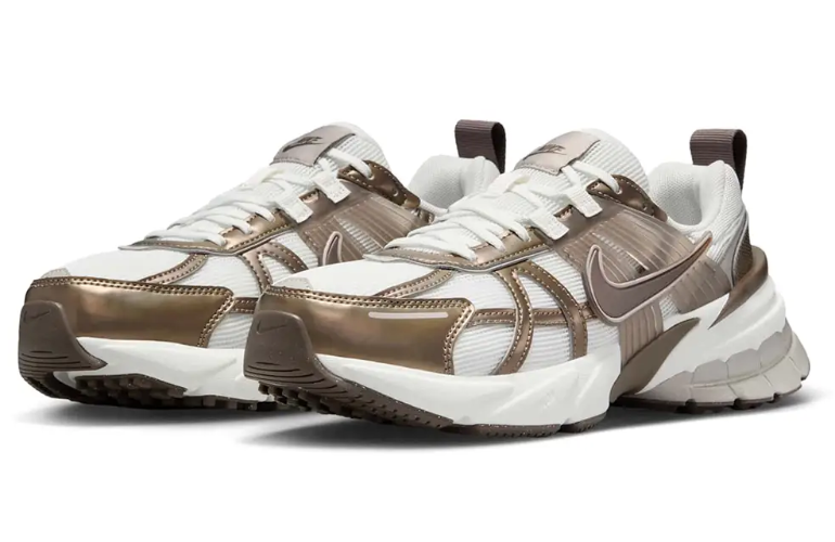 סניקרס נייק Nike V2K RUN לבן זהב