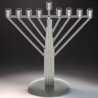 חנוכיית חוטים חבד לנרות – מוכספת
