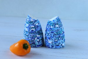 זוג מלחיה ופלפליה אסימטריות מפורצלן בגווני כחול ולבן