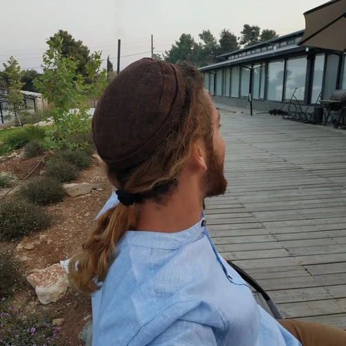 כיפה כפרית חום קלאסי