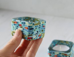 זוג פמוטים בגווני טורקיז, ירוק ונגיעות כתומות