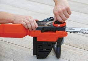 Black+Decker GKC1825L20 – מסור גיזום קומפקטי, אידיאלי לגינה ביתית.