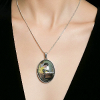 חלון לעבר. תליון דיוקן וינטג' עם תמונה בהזמנה