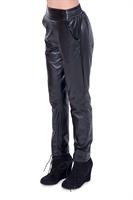 מכנס דמוי עור עם גומי בצבע שחור קדמי צד