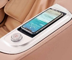 כורסת עיסוי Casada Alphasonic 3 עם מחזיק לטלפון נייד