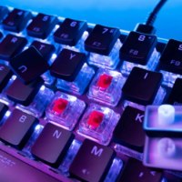 מקלדת מכנית קומפקטית ROCCAT Vulcan II Mini לגיימינג עם מתגים אופטיים TITAN II – תמונה 5