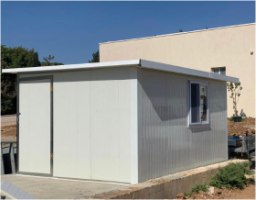 מבנה מבודד מפנלית עובי 5 ס"מ  מידות 3X3 מטר גובה 2.20