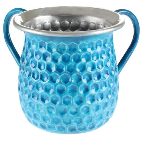 נטלה, כוס לנטילת ידיים, עשויה אלומיניום דוגמת "כוורת" צבע טורקיז, מים אחרונים