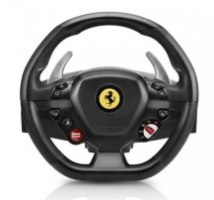 הגה מירוצים עם דוושות Thrustmaster T80 Ferrari 488 GTB Edition – הגה שחור עם סמל פרארי במרכז כפתורים ומשוטים להעברת הילוכים