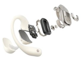 אוזניות ספורט אוזן-פתוחה אלחוטיות Shokz OPENFIT 2 – תצוגה מפורקת של אוזנייה בצבע בהיר עם חלקיה הפנימיים המרחפים