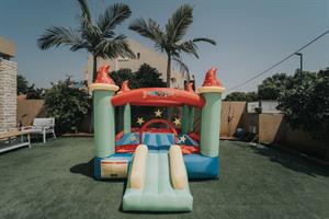 מתנפח בינוני טירת הקסמים D2821 מבית Jumpy Jump