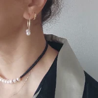 עגילי חישוק גדולים מגולדפיל 18k ושילוב פנינים