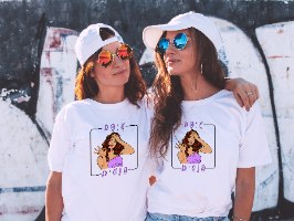 חולצת טריקו בייסיק לבנה עם הדפס, חולצות שנונות - עייפה בנשים