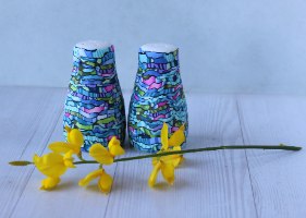 זוג מלחיה ופלפליה מפורצלן בגווני טורקיז, ירוק וסגול