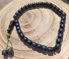 מסבחה בקליט שחורה אותנטית – וינטג' בעיצוב קלאסי ושרשראות דמוי כסף