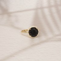 טבעת זהב משובצת אוניקס ויהלומים 0.25 קראט