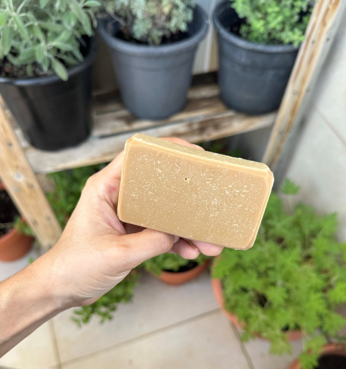 סבון טבעי בעבודת יד - סבון חליטת צמחים עם ניחוח הדרים