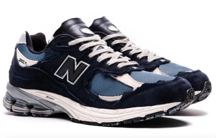 סניקרס New Balance NB 2002R כחול קטיפה
