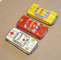 לוט של 3 מכוניות פח קטנות וינטאג', משטרה, אמבולנס ומונית יפן שנות השישים, צעצוע אספנות