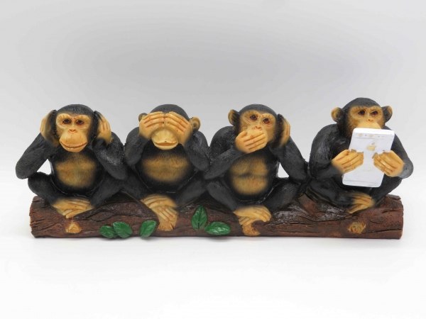 מתנות מיוחדות פסל  "ארבעת הקופים" לא רואה לא שומע לא מדבר עם סמארטפון ביד