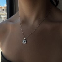 שרשרת אמילי | תליון בשיבוץ אבן שחורה