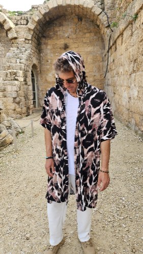 קימונו עם קפוצ'ון לגברים - הדפס פראי חום-שחור | One Size