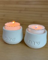 זוג פמוטי „שבת שלום” מעוגל מבטון פולימרי – 4 ס״מ