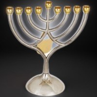 חנוכייה מתכת קנים זהב עם כד